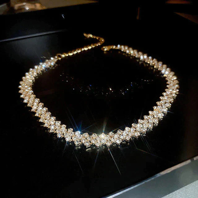 Náhrdelník Choker se zlatými gala kameny | Elegance a sofistikovanost