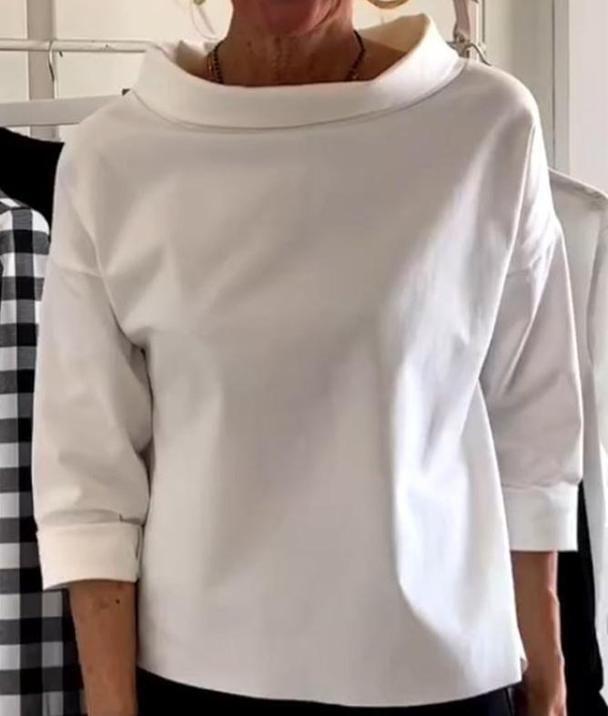 Elegantní dámský top s vysokým límcem