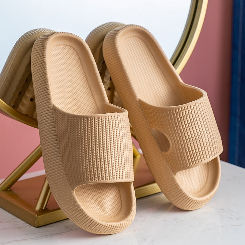 ComfySlides™: Pantofle pro ženy
