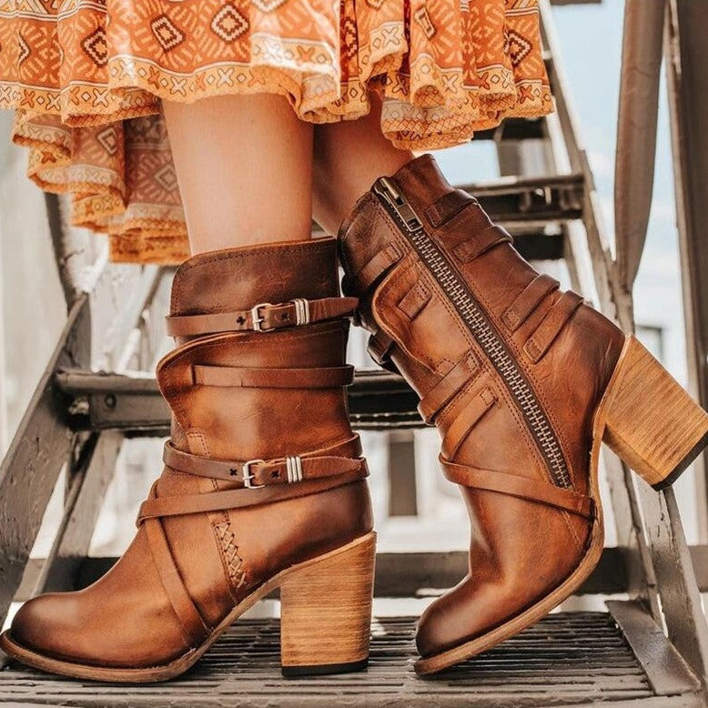 Krátké boty s podpatkem a pásky | Perry Boots