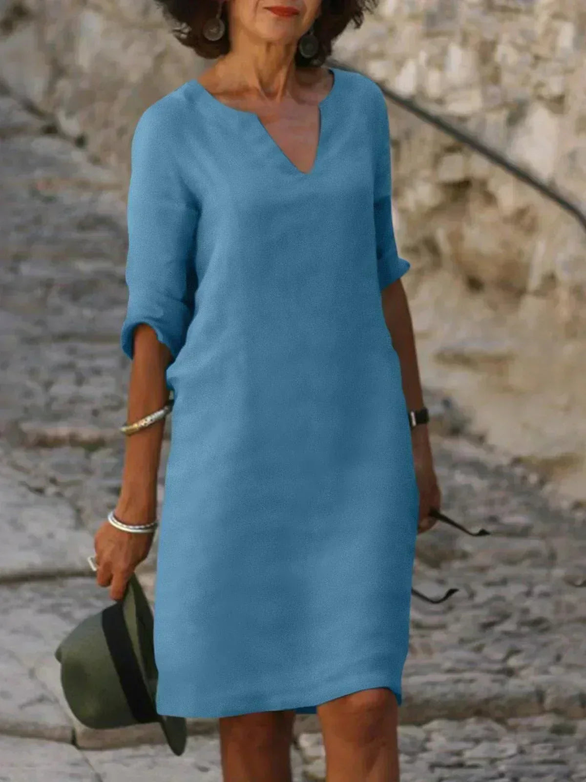 Elegantní šaty s výstřihem do V