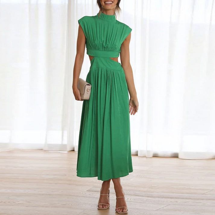 Elegantní letní šaty s vysokým límcem a splývavým střihem