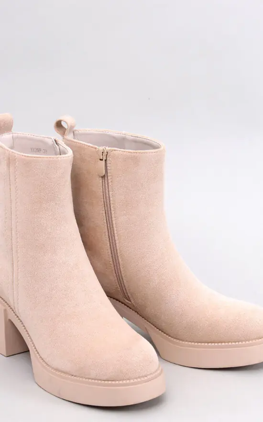 Pohodlí a elegance: béžové boty pro stylové kroky