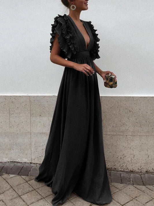 Elegantní dlouhé šaty s hlubokým výstřihem a krátkými rukávy s volánky
