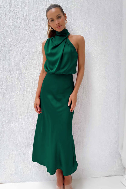 Elegantní dlouhé šaty s asymetrickým výstřihem a rafinovaným designem