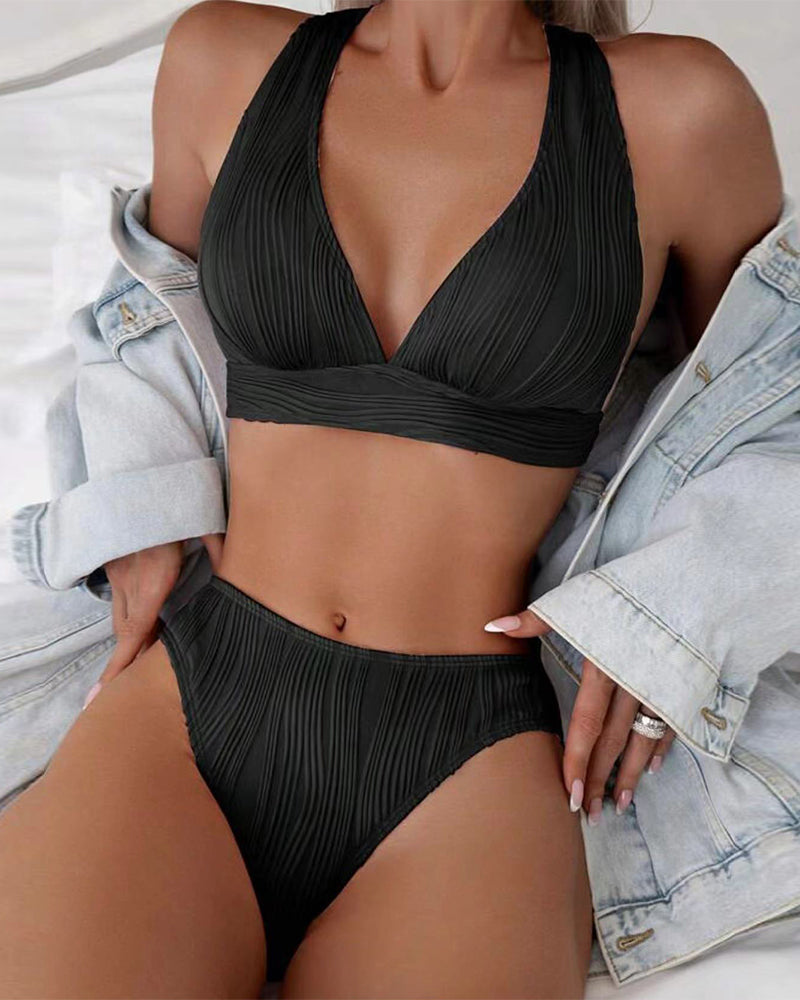 Jednobarevné sexy bikiny s hlubokým výstřihem do V
