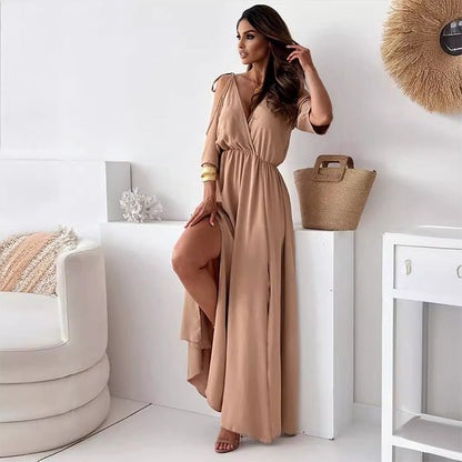 Elegantní dlouhé šaty se zkříženým výstřihem a splývavým bočním rozparkem