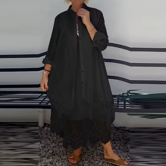 Dlouhé šaty s módními detaily a lehkým kabátkem v ceně