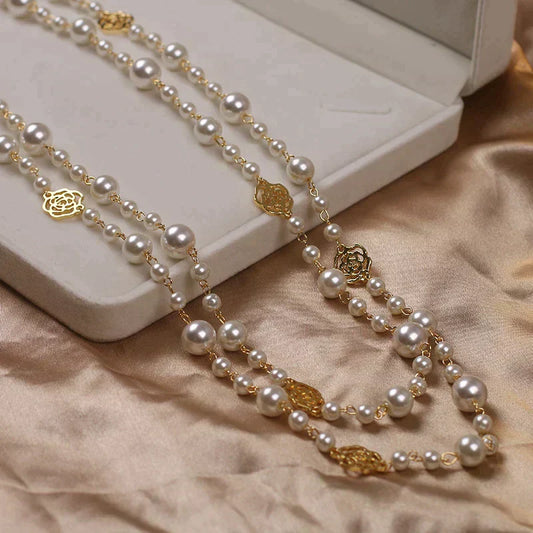 Dlouhý perlový náhrdelník Camellia | Pro nadčasový styl
