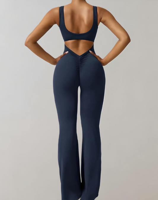 Clémence - Bodycon overal s výstřihem na ramínka a kalhotami do zvonu