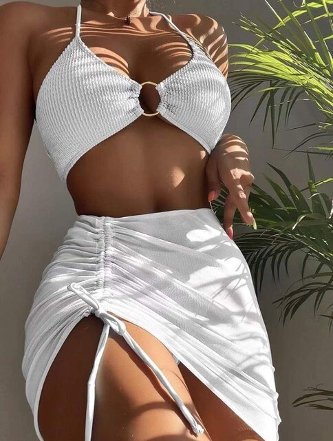Módní a minimalistické celkové bikiny