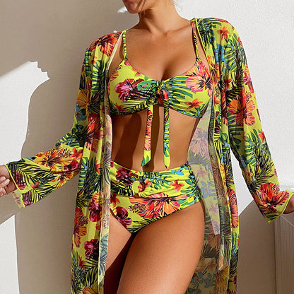 Sexy bikiny se zasněným řasením