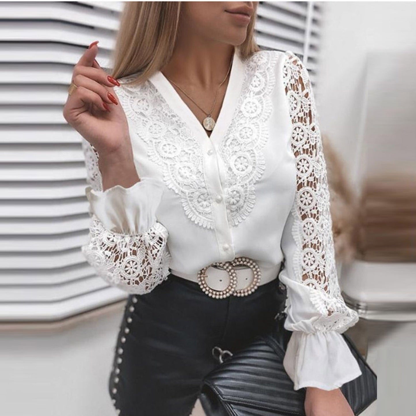Stylová krajková halenka pro ženy