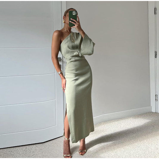 Elegantní midi šaty s dlouhým a širokým jednoduchým rukávem