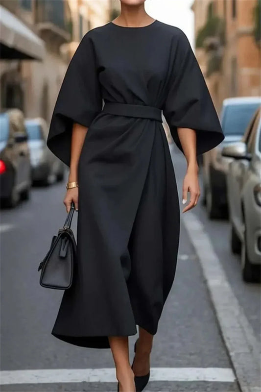 Elegantní midi šaty se zvonovými rukávy a páskem