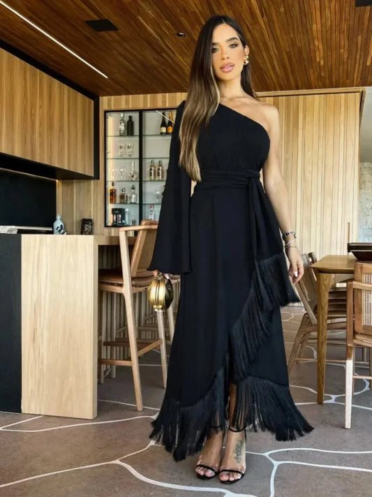 Leanne - Sexy dlouhé šaty na jedno rameno se střapcem a rozparkem