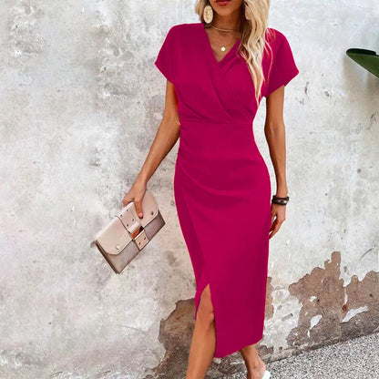 Lehké mini šaty s výstřihem do V pro ležérní eleganci