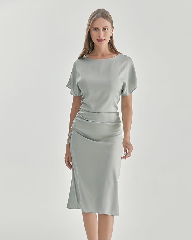 Elegantní šaty s krátkými rukávy a skládanou sukní pro vytříbený styling