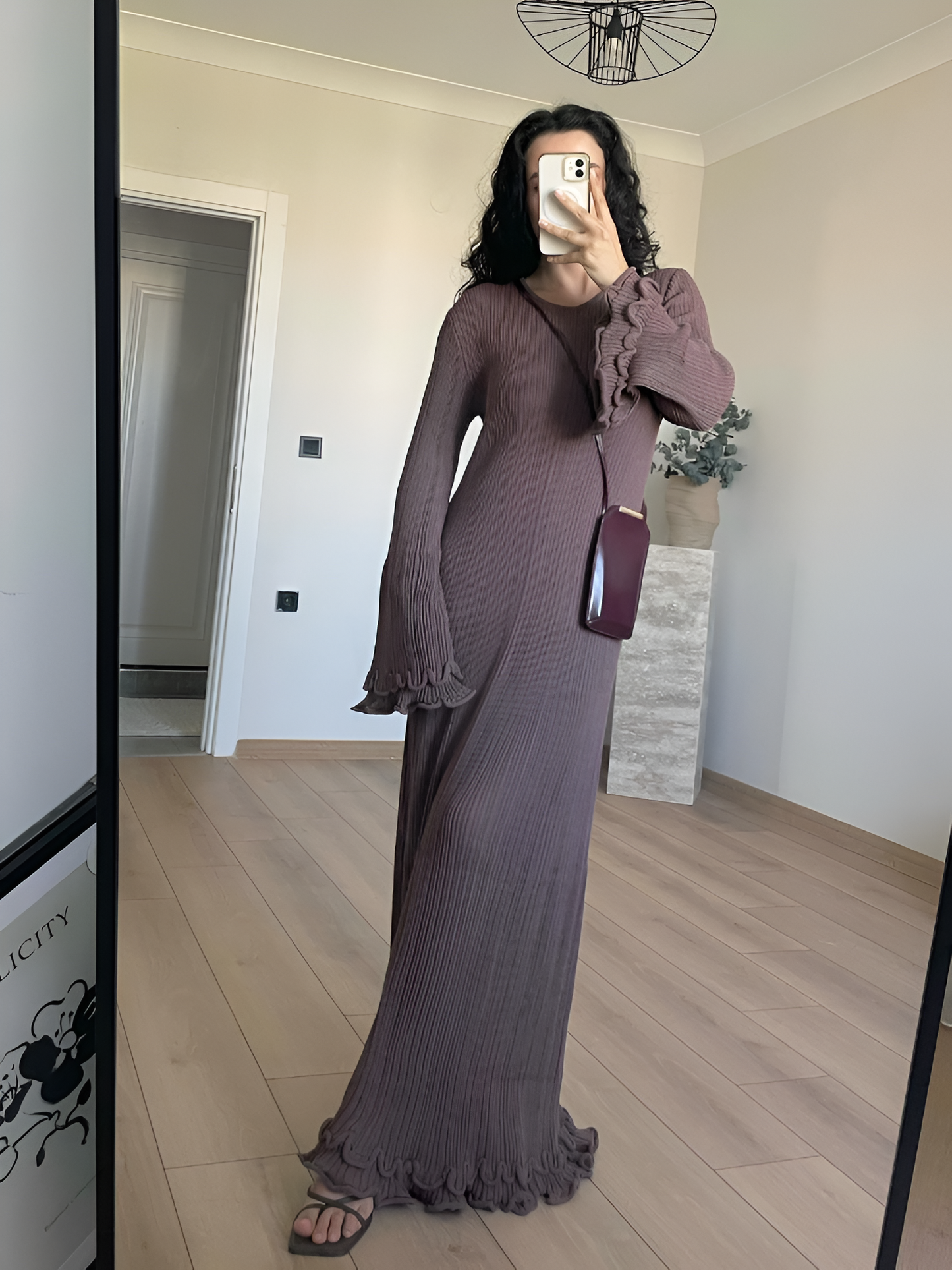 Halina | Elegantní a sexy šaty s volánky na zádech