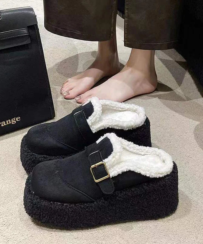 Měkké béžové pantofle s podšívkou a klínovým podpatkem