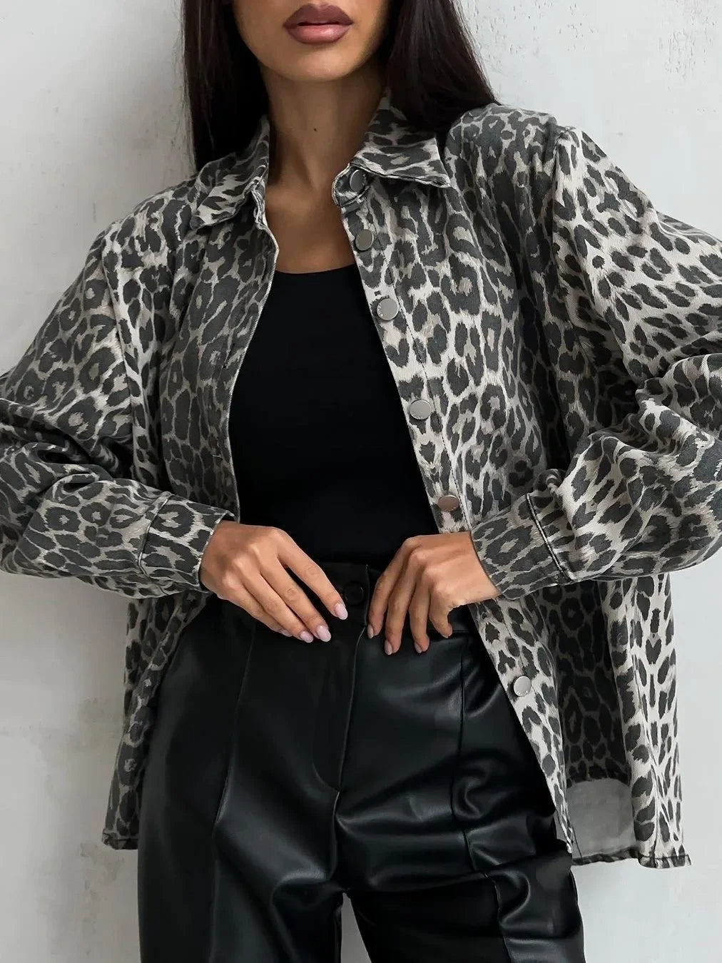 Dámská džínová bunda s leopardím vzorem