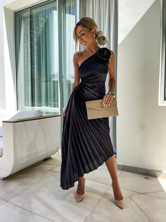 Elegantní midi šaty s asymetrickým vzorem a jedním ramínkem