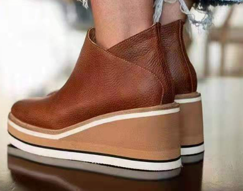Boty na platformě a klínovém podpatku s elastickým páskem - Slip-On komfort