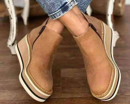 Boty na platformě a klínovém podpatku s elastickým páskem - Slip-On komfort
