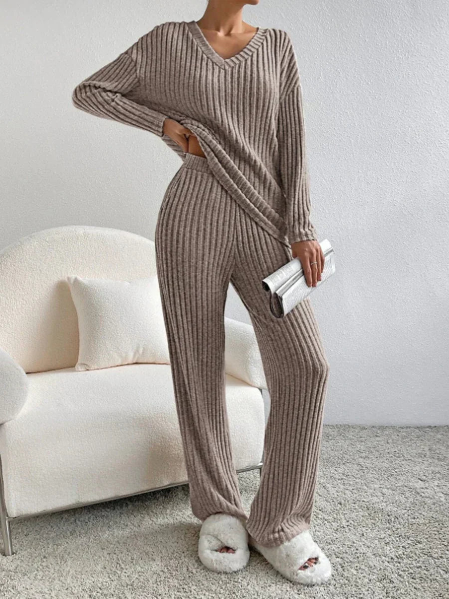 Eva - Elegantní a stylový podzimní dámský komplet Rib Lounge s výstřihem do V