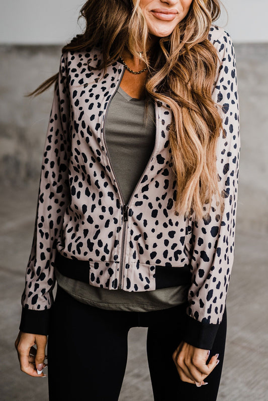 Univerzální bomber s leopardím efektem a módním designem